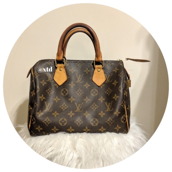 Louis Vuitton Handbags - 🔵1 HOUR SALE🔵Authentic Louis Vuitton Speedy